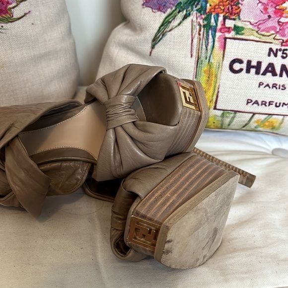 Fendi Shoes Size 39.5 US 9.5 Heel Size: 5.5 in. - Picture 5 of 6